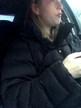 Reina Cummings online show from 29, 9, 2025