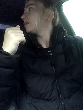 Reina Cummings online show from 6, 10, 2025