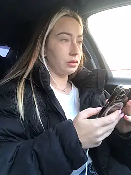 Reina Cummings online show from 1, 10, 2025