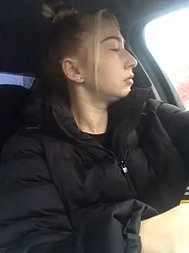 Reina Cummings online show from 7, 10, 2025