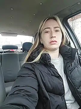 Reina Cummings online show from 4, 4, 2026