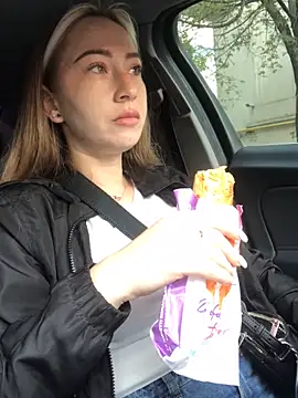 Reina Cummings online show from 12, 9, 2025