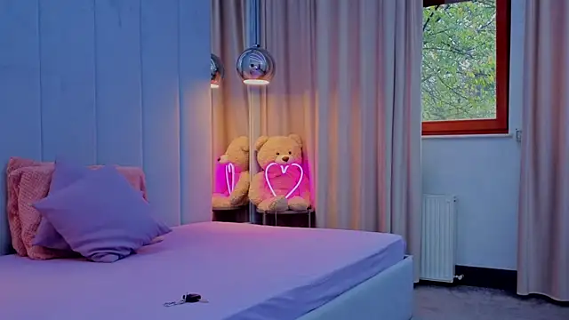 Reina Cummings online show from 9, 11, 2025