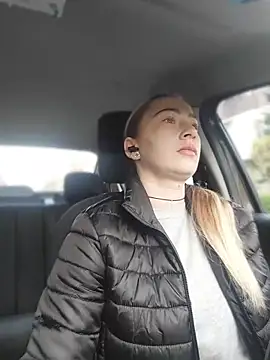 Reina Cummings online show from 17, 4, 2026