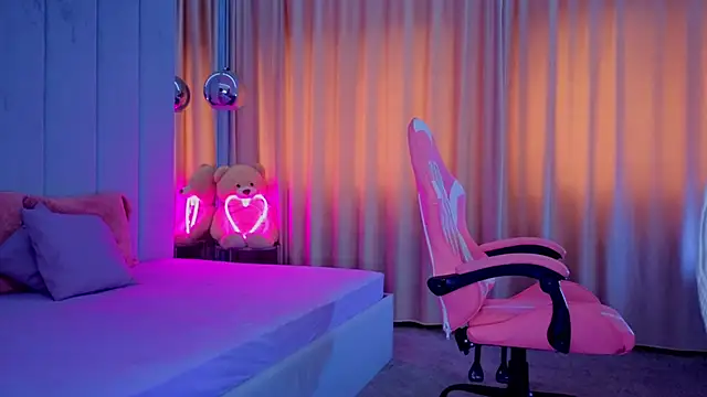 Reina Cummings online show from 28, 10, 2025