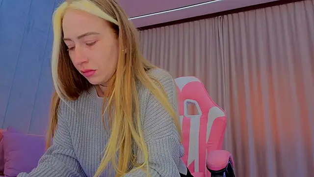 Reina Cummings online show from 7, 11, 2025