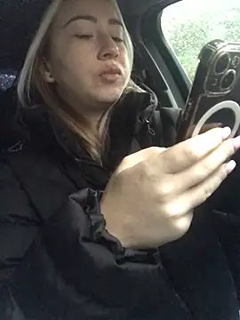 Reina Cummings online show from 3, 10, 2025