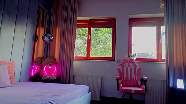 Reina Cummings online show from 25, 10, 2025