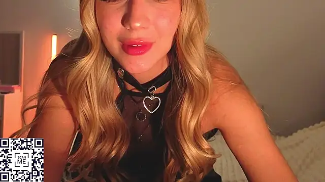 Snapshot of Martina_Isseee chatting on 30, 10, 2025 Martina Isseee online show from 30, 10, 2025