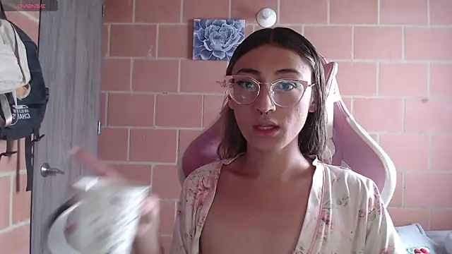 Andrea camilaaa online show from 12, 2, 2026