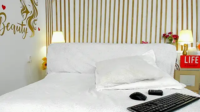 NatyPreciousss online show from 6, 10, 2025