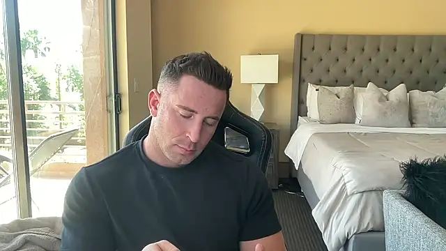 brettmycles28 online show from 2, 10, 2025