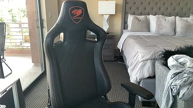 brettmycles28 online show from 17, 9, 2025