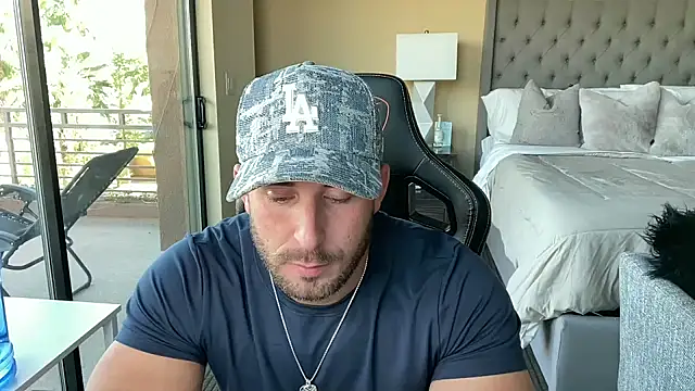 brettmycles28 online show from 29, 10, 2025