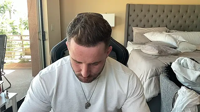 brettmycles28 online show from 16, 9, 2025