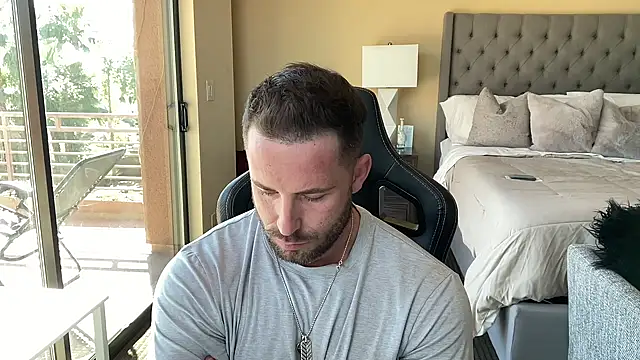 brettmycles28 online show from 30, 10, 2025