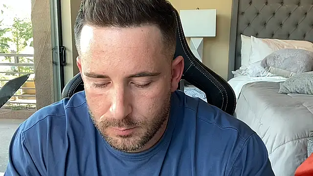 brettmycles28 online show from 25, 11, 2025