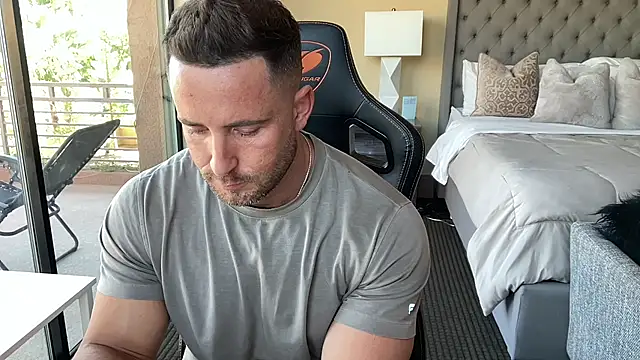 brettmycles28 online show from 22, 10, 2025