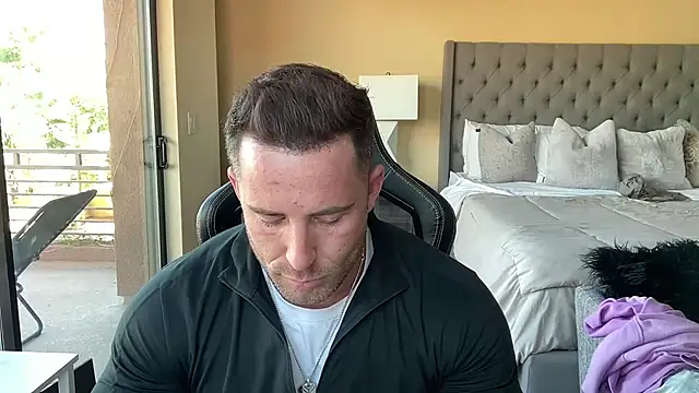 brettmycles28 online show from 5, 10, 2025