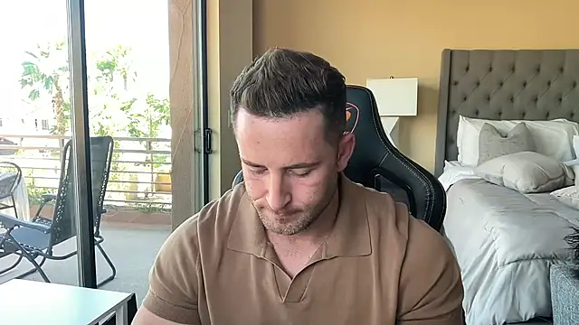 brettmycles28 online show from 23, 9, 2025