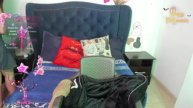 LucyPetit online show from 10, 10, 2025