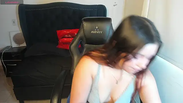 LucyPetit online show from 19, 11, 2025