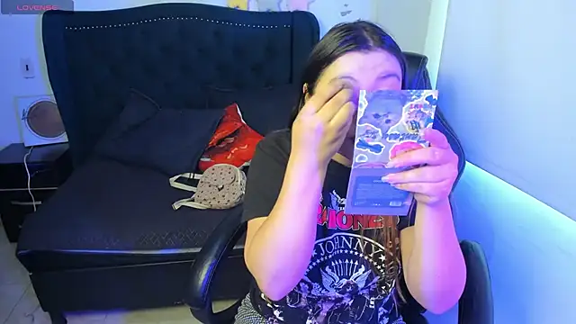 LucyPetit online show from 25, 11, 2025