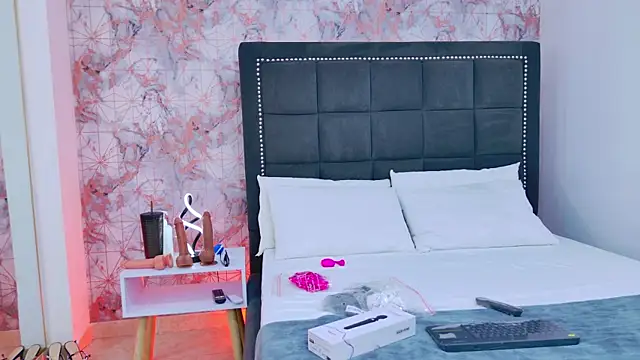 Angelique Angell online show from 5, 11, 2025