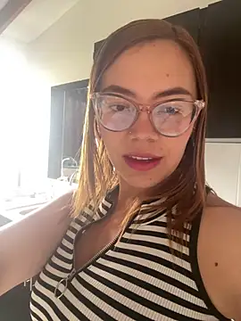 AlissonPeach01 online show from 18, 9, 2025