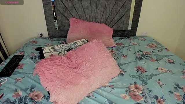 Laurasofia01 online show from 9, 4, 2026