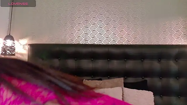 Sharonevanss  online show from 11, 11, 2025