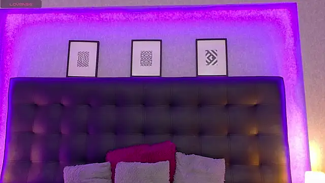 Snapshot of Sharonevanss_ chatting on 4, 6, 2026 Sharonevanss online show from 4, 6, 2026