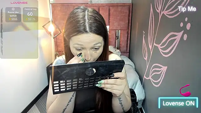 Isa Thompson   online show from 5, 10, 2025