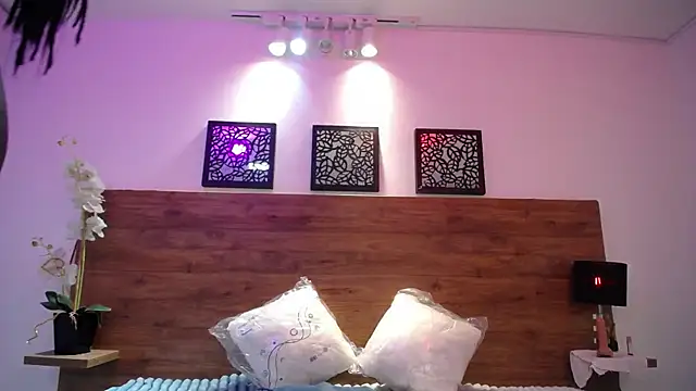 Snapshot of AlexandraCambell chatting on 1, 10, 2025 AlexandraCambell online show from 1, 10, 2025