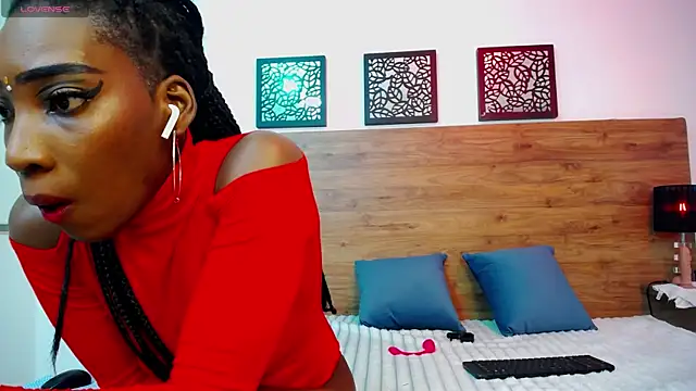 Snapshot of AlexandraCambell chatting on 12, 10, 2025 AlexandraCambell online show from 12, 10, 2025