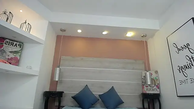 Snapshot of AlexandraCambell chatting on 25, 11, 2025 AlexandraCambell online show from 25, 11, 2025