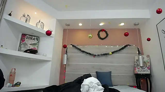 Snapshot of AlexandraCambell chatting on 19, 12, 2025 AlexandraCambell online show from 19, 12, 2025