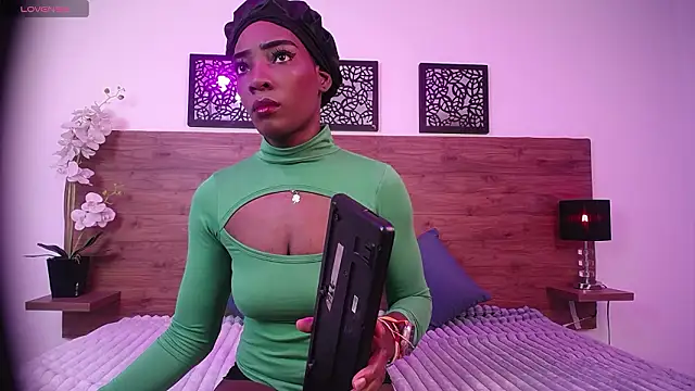 Snapshot of AlexandraCambell chatting on 3, 2, 2026 AlexandraCambell online show from 3, 2, 2026