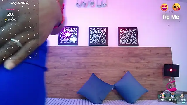 Snapshot of AlexandraCambell chatting on 5, 10, 2025 AlexandraCambell online show from 5, 10, 2025