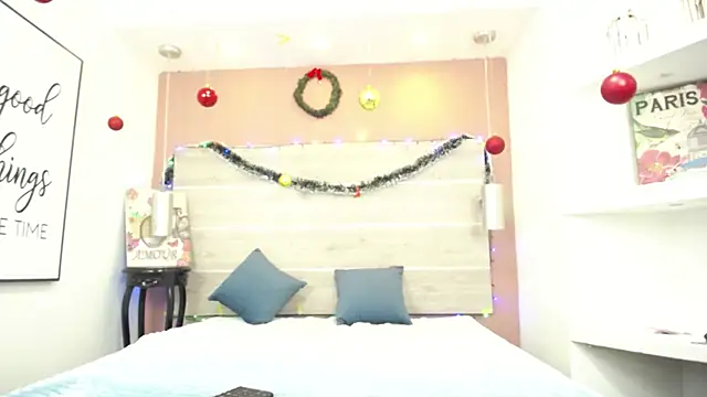 Snapshot of AlexandraCambell chatting on 14, 12, 2025 AlexandraCambell online show from 14, 12, 2025