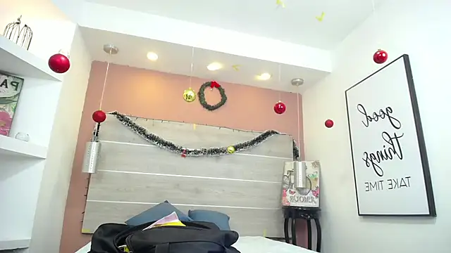 Snapshot of AlexandraCambell chatting on 6, 1, 2026 AlexandraCambell online show from 6, 1, 2026