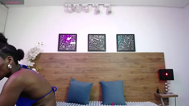 Snapshot of AlexandraCambell chatting on 13, 2, 2026 AlexandraCambell online show from 13, 2, 2026