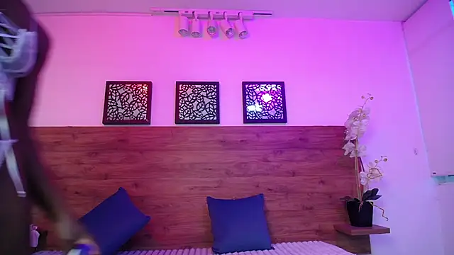 Snapshot of AlexandraCambell chatting on 2, 10, 2025 AlexandraCambell online show from 2, 10, 2025