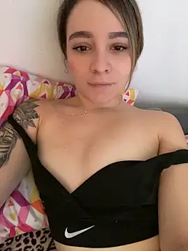 Snapshot of karla-thomsom10 chatting on 12, 11, 2025 karla-thomsom10 online show from 12, 11, 2025