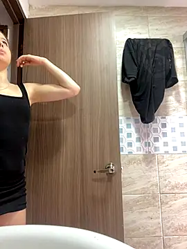 Snapshot of karla-thomsom10 chatting on 11, 10, 2025 karla-thomsom10 online show from 11, 10, 2025