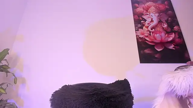 Lucy shen  online show from 20, 9, 2025