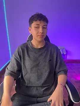 Snapshot of Casper___kyy chatting on 28, 11, 2025 Casper kyy online show from 28, 11, 2025