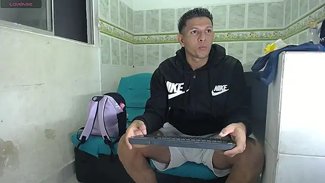 Snapshot of lindoshot_sexlove chatting on 20, 9, 2025 lindoshot sexlove online show from 20, 9, 2025