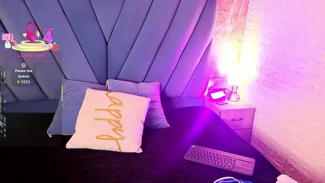 angel  red  online show from 30, 9, 2025