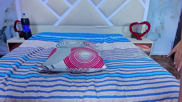 Snapshot of Innocent_Looks chatting on 10, 11, 2025 Innocent Looks online show from 10, 11, 2025